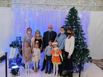 Вячеслав Доронин содействовал проведению детского новогоднего спектакля